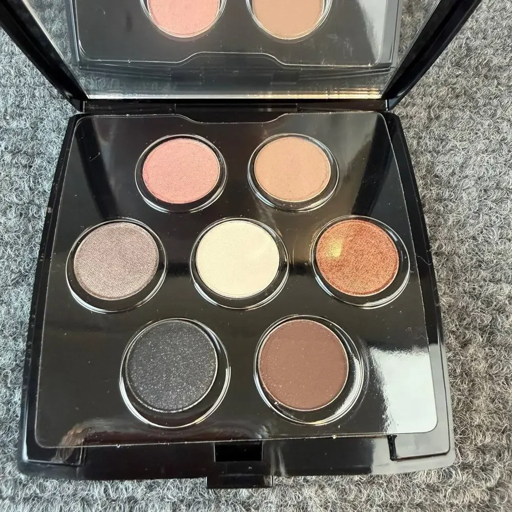 Eyeshadow cosmetic product